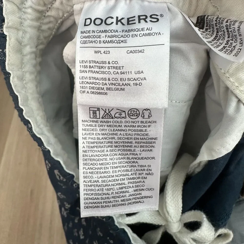 Dockers Mens L Large Stretch Shorts Flat Front Blue Nautical Anchor Casual Chino